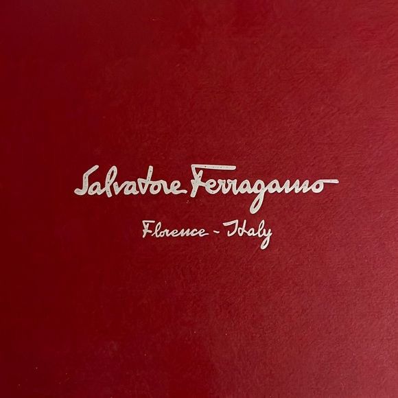 Salvatore Ferragamo, onde o luxo encontra a arte de caminhar.