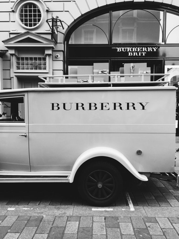 Burberry, a elegância que atravessa gerações.